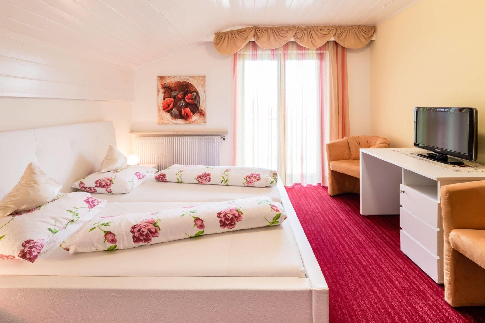 Hotel Gschwangut Lana Kültér fotó